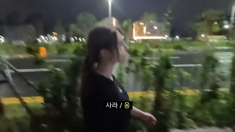 프랑스인이 비 와도 우산을 안 쓰는 이유.jpg_10.jpg
