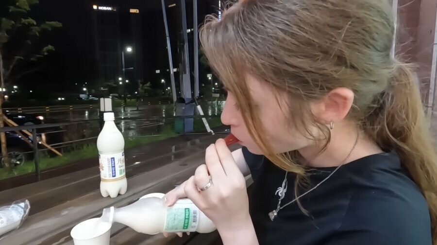 프랑스인이 비 와도 우산을 안 쓰는 이유.jpg_14.jpg