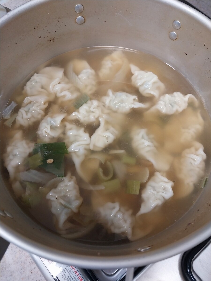 집밥-해물만두국 백반_3.jpg