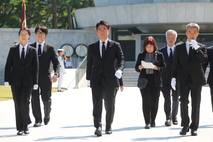 이슈) 고이즈미 신지로 농림상, 한국 현충원 참배 비하인드.jpg_3.png