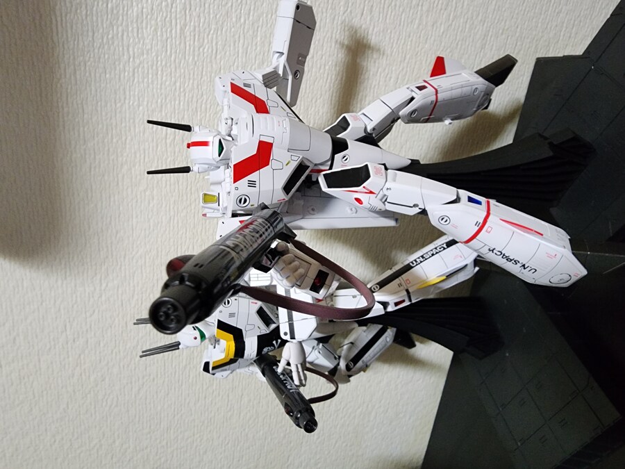 마크로스 vf-1 발키리와 하야세 미사_2.jpg