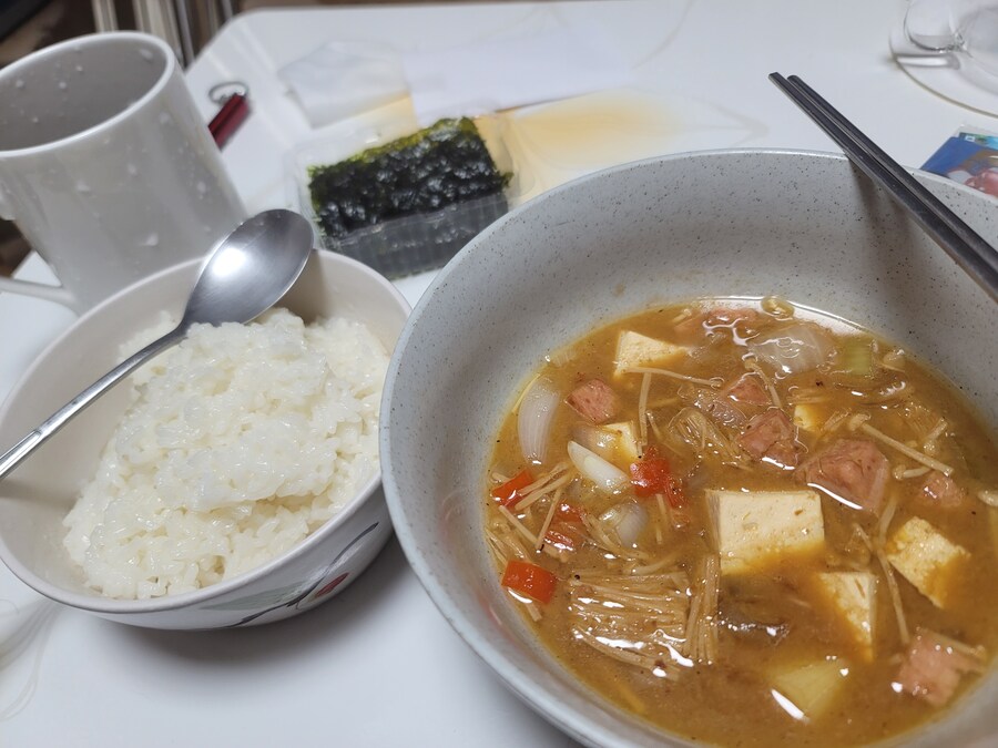 오늘의 늦은 저녁밥은 스팸 된장찌개인데스_2.jpg