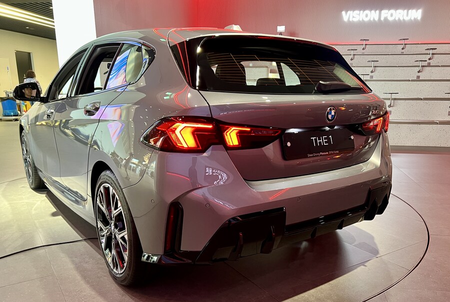 BMW 드센에서 신형 1시리즈 구경_2.jpg