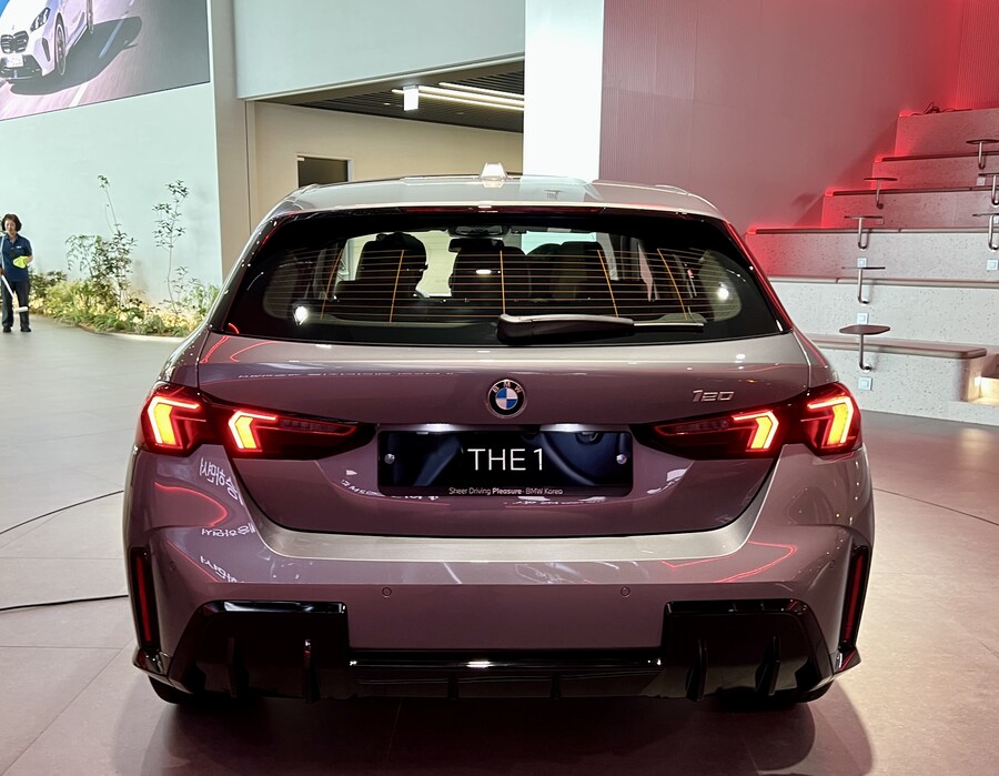 BMW 드센에서 신형 1시리즈 구경_3.jpg