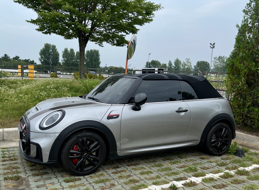 BMW 드센에서 신형 1시리즈 구경_8.jpg