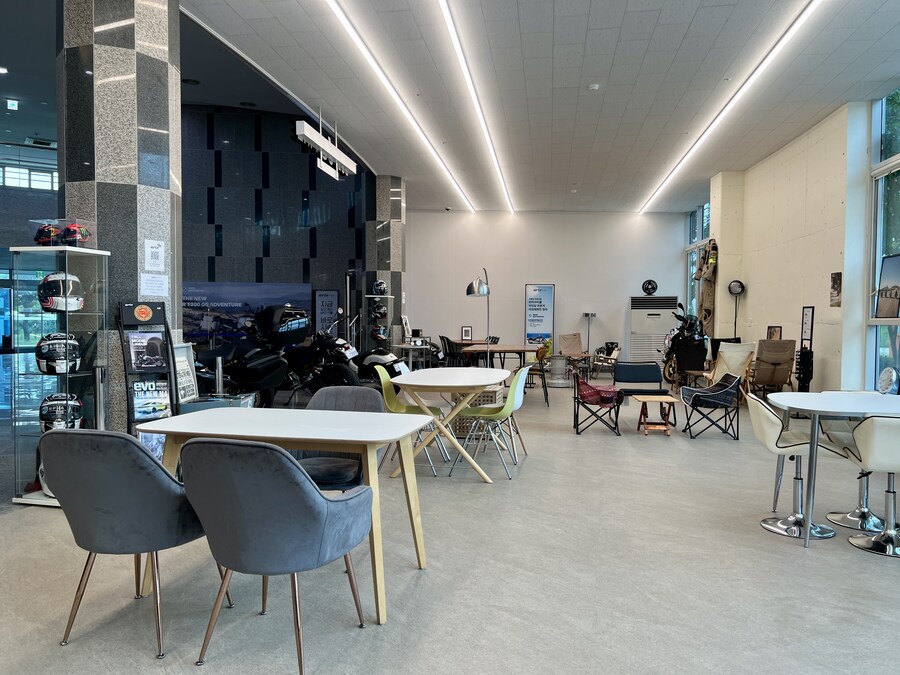 BMW 드센에서 신형 1시리즈 구경_11.jpg