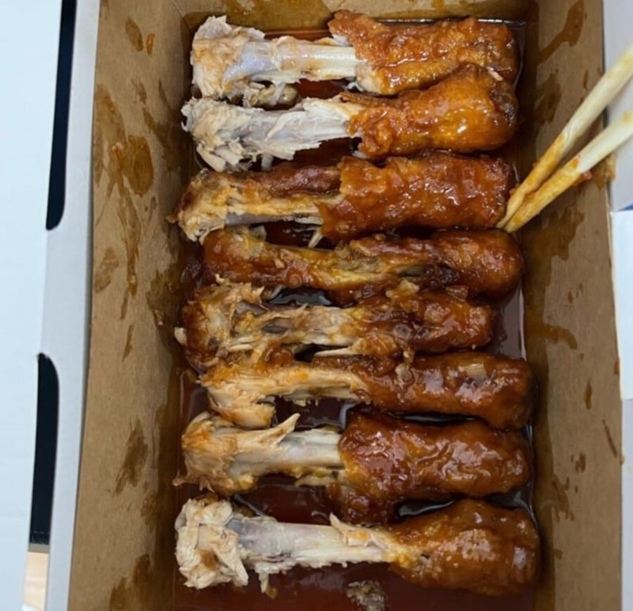 참견할 이유가 충분해보이는 치킨 완식짤_2.jpg