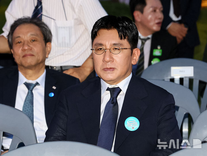 오늘 행사에 나온 방시혁 모습 ㄷㄷ_1.jpg