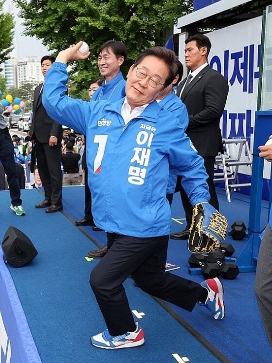 볼때마다 웃긴건 둘째치고_1.jpg