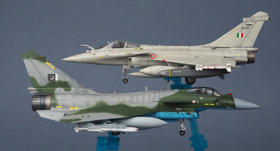 Trumpeter 1/72 J-10CE & Rafale (2 in 1)_9.jpg