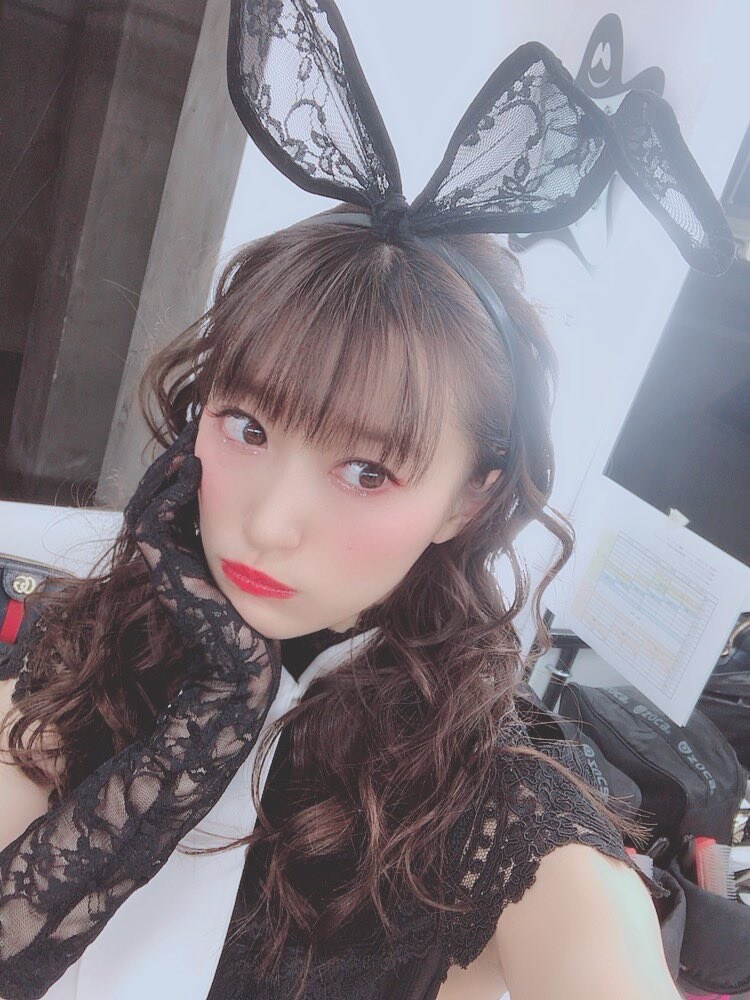 한국계 일본인 성우의 바니의 날 기념 복장_2.jpg