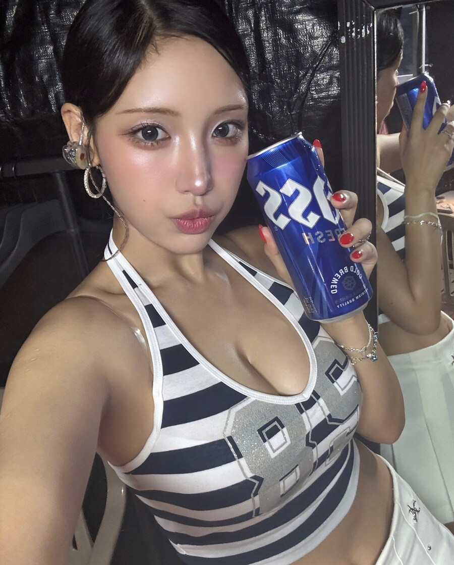 라잇썸 초원, 과감한 썸머룩…남다른 볼륨감 [★해시태그]_5.jpg