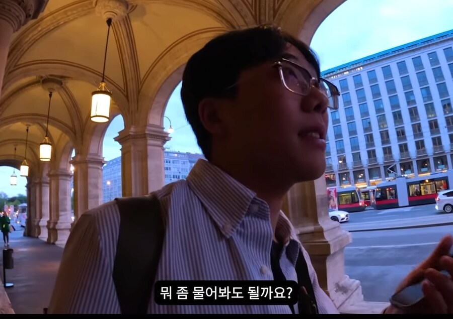 오페라에 청바지에 후드티를 입고가는건 예의 없는걸까?_6.png