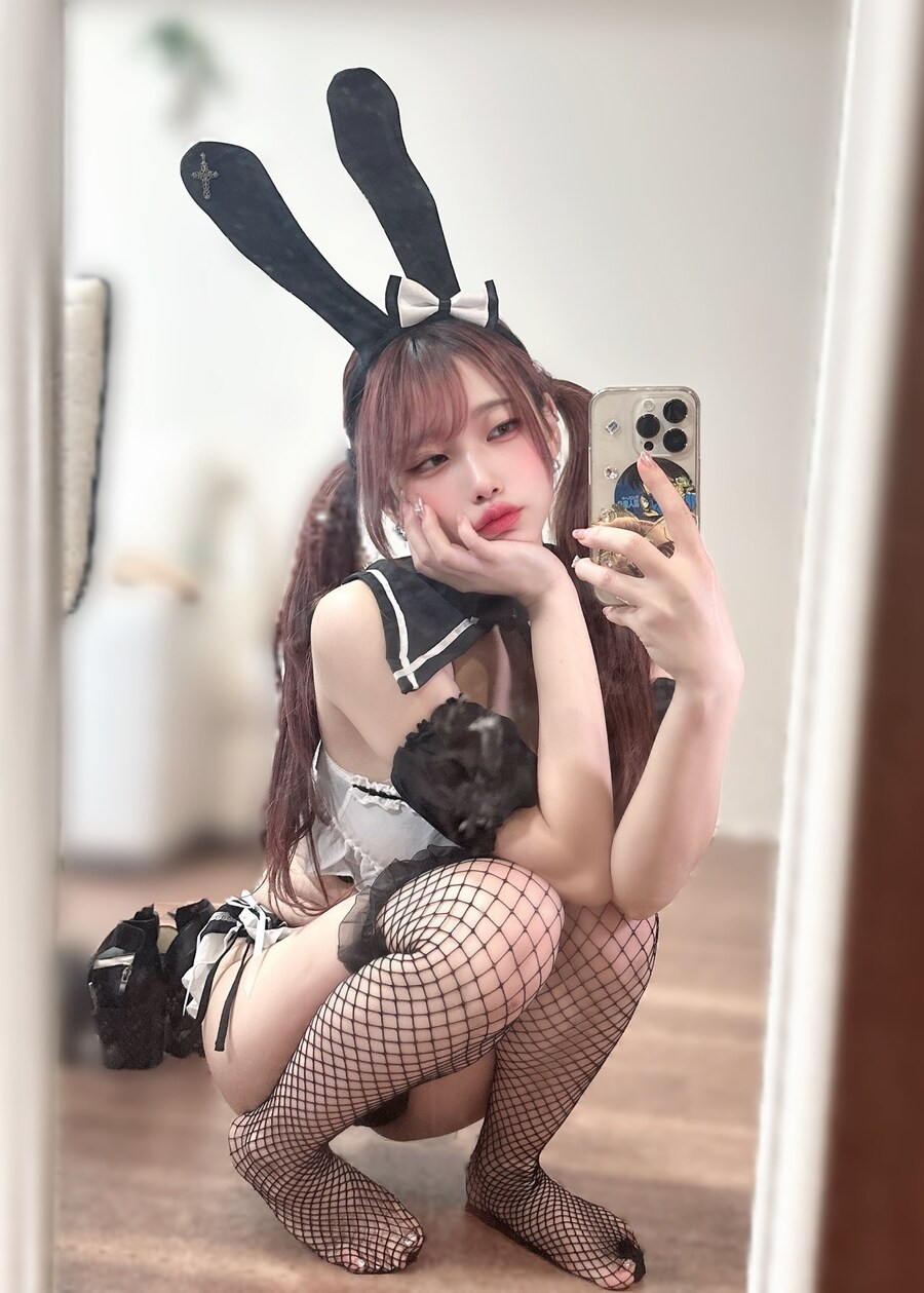 야근 후 퇴근길의 바니걸.jpg_5.jpg