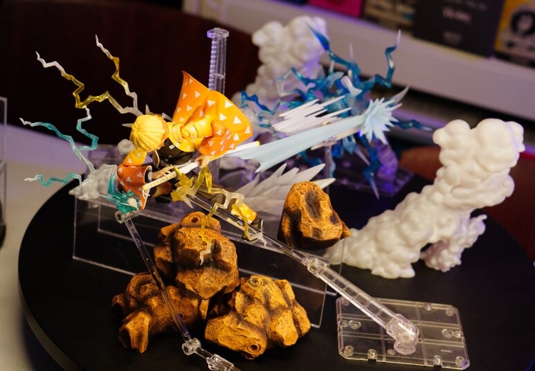 귀멸의 칼날 젠이츠 액션피규어로 번개의 호흡 포징하기📸_6.jpg