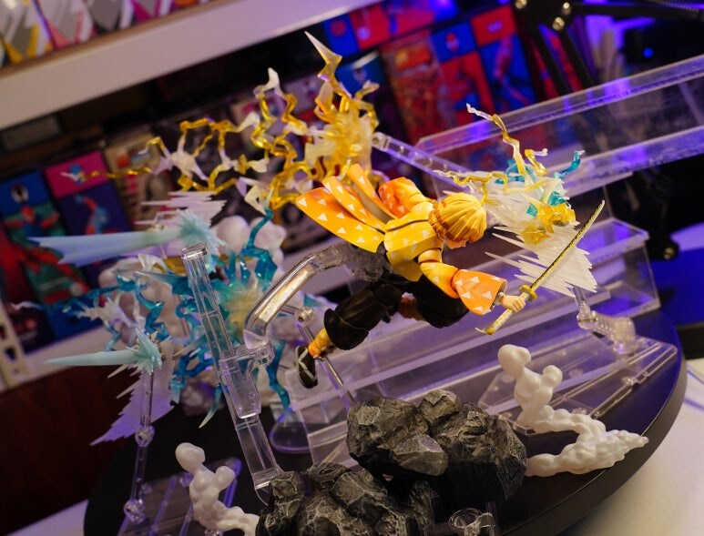 귀멸의 칼날 젠이츠 액션피규어로 번개의 호흡 포징하기📸_9.jpg