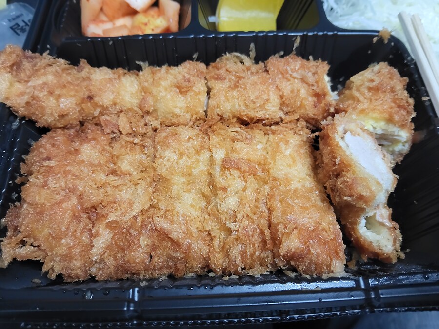 공짜로 먹는 돈가스는 존 맛탱_2.jpg