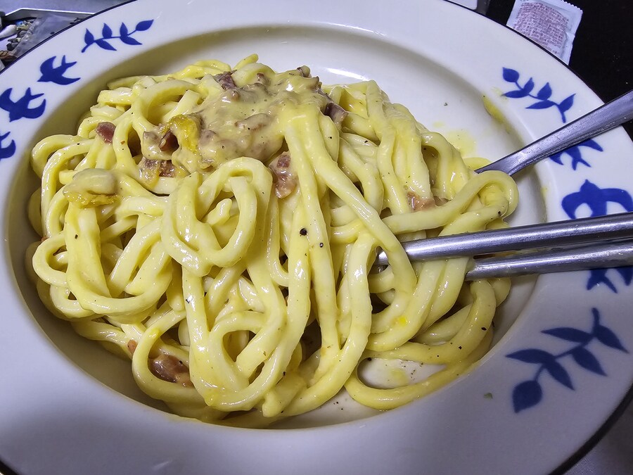 깊은 새벽에 만든 까르보나라_1.jpg