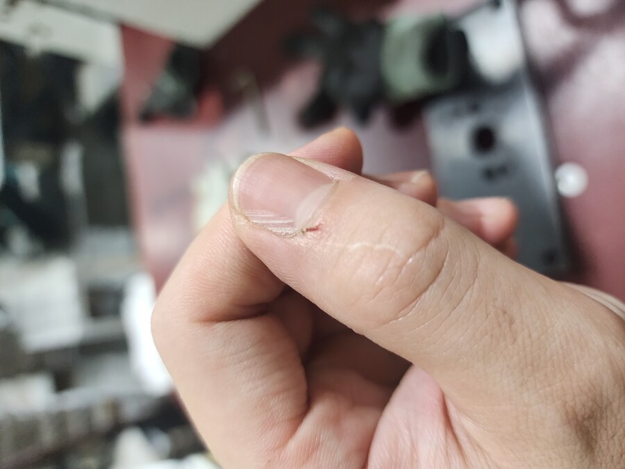글라인더 질 하다 손가락 날아갈 뻔 했네..._2.jpg