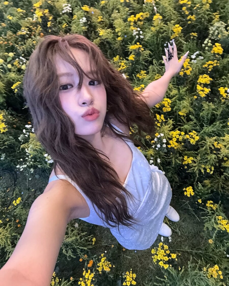 아이브 안유진, 청순 카리스마 발산 …"사랑해, 잘 자"_3.jpg