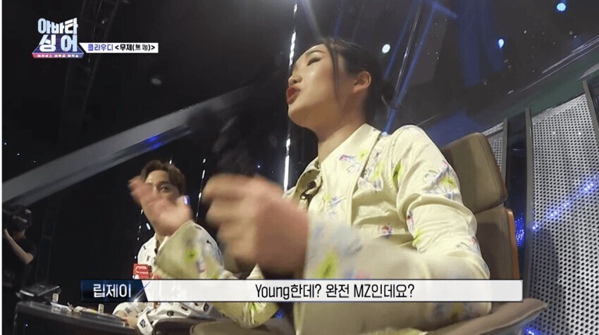 버츄얼 아이돌 보고 충격에 빠진 연예인들.gif_1.jpg
