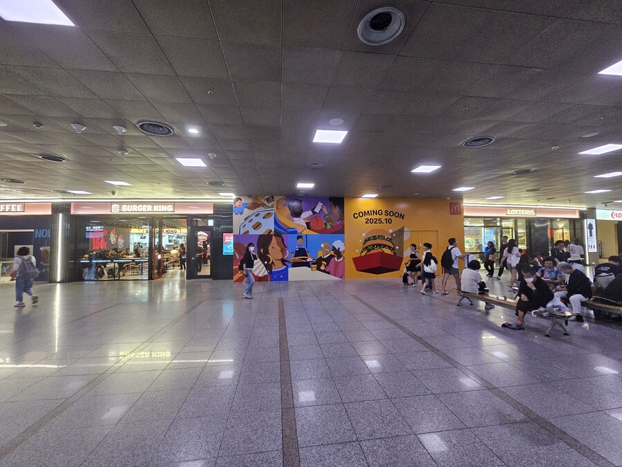 서울역 패스트푸드점 근황_1.jpg