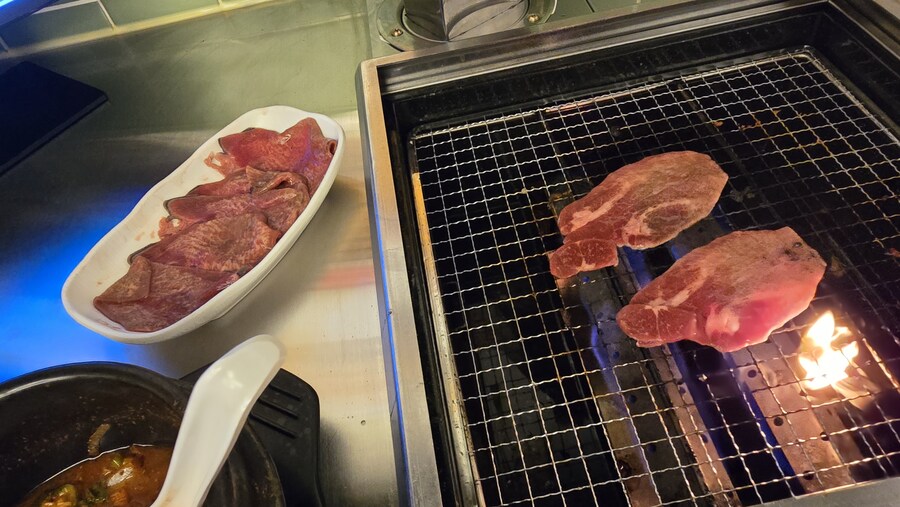 야키니쿠 무한리필집 혼자 올때마다 느끼는건데_1.jpg