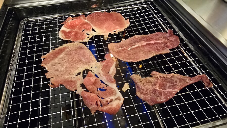 천호 야키니쿠 무한리필 - 호르몬 치치_15.jpg