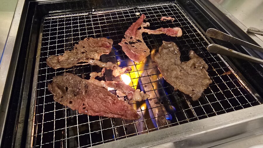 천호 야키니쿠 무한리필 - 호르몬 치치_16.jpg