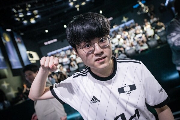 롤) "라이즈의 왕이시여, 저희 돈 많이 쓰고 이렇게 망했습니다."_5.jpg