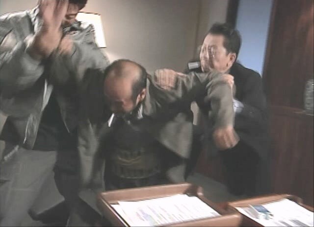 경찰 메뉴얼을 비웃는 테러리스트_19.jpg