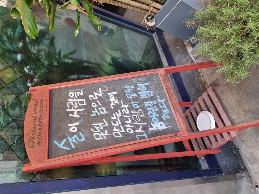 중국 무협드라마 보는 어르신들_1.jpg