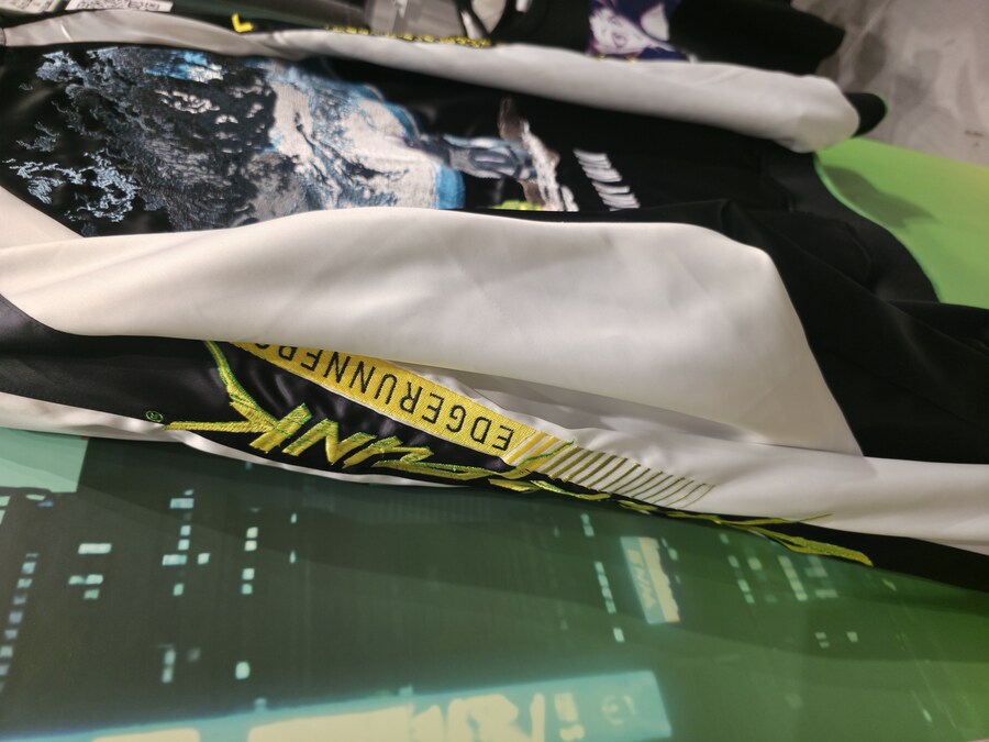 엣지러너)뒤에서 보는 사람 데미지 먹이는 스카잔_4.jpg