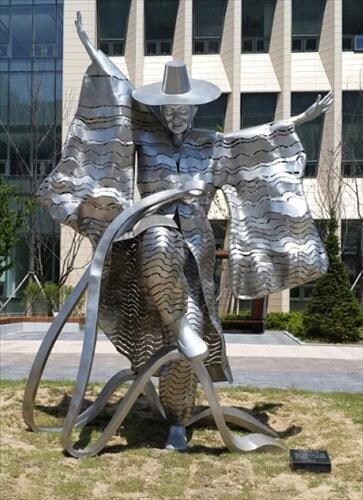 케데헌 덕분에 존버 끝에 떡상할 동상