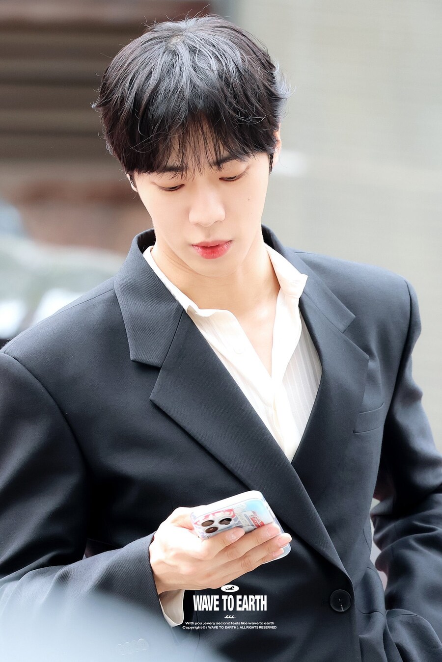 폰케이스 때문에 논란터진 남자배우 근황.jpg_3.jpg