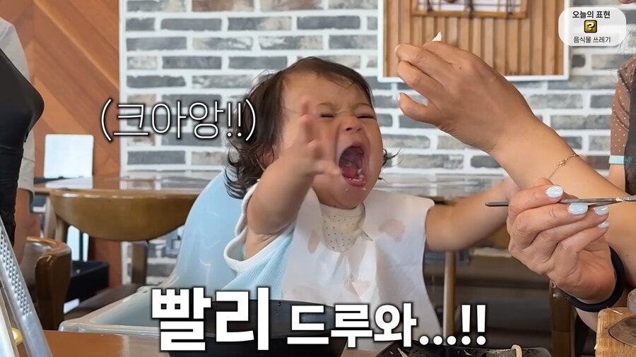 유튜브) 갈치, 흑돼지 먹는 올리버샘네 둘째딸_16.png