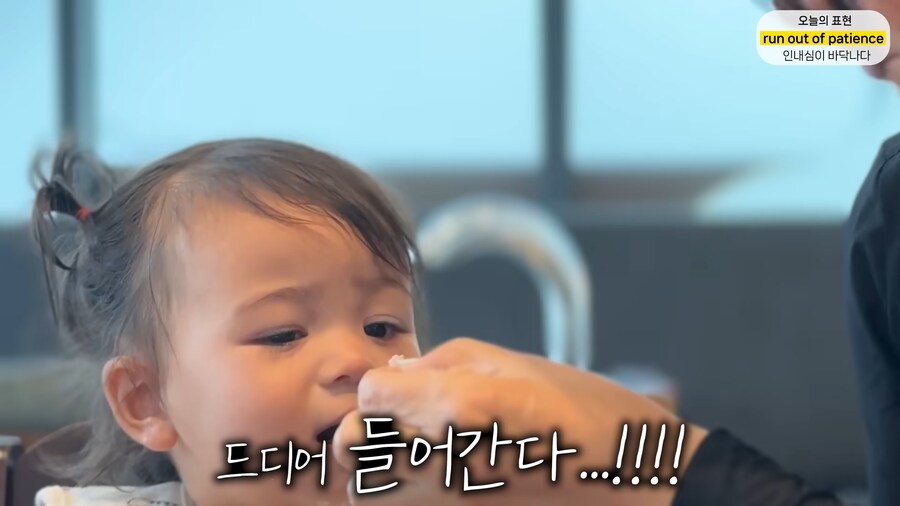 유튜브) 갈치, 흑돼지 먹는 올리버샘네 둘째딸_28.png