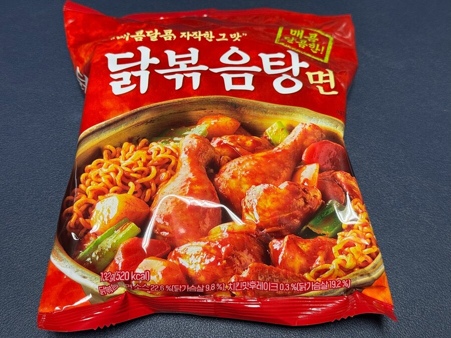 하림 닭볶음탕면_1.jpg
