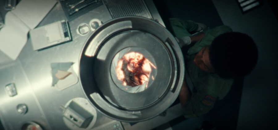 에일리언)스포) 동료를 버리는 어떤 냉혈한 악당의 이야기_18.jpg