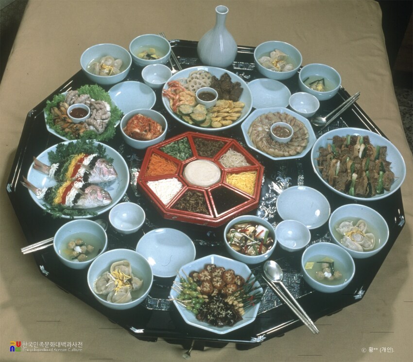 한국 밥상에서 수저놓는 모양_4.png