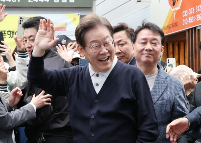 [속보]이 대통령 지지율 70% 육박…내란 특별재판부 찬성 61.3%-여론조사꽃_1.png