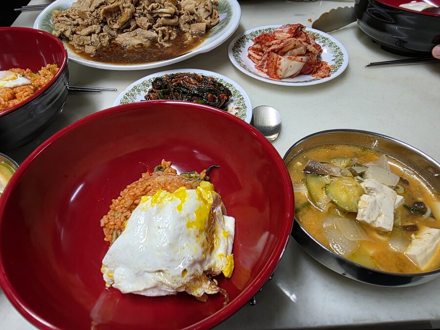 직장에서 3천원씩 걷어서 해먹는 점심 열무비빔밥 된장찌개_9.jpg