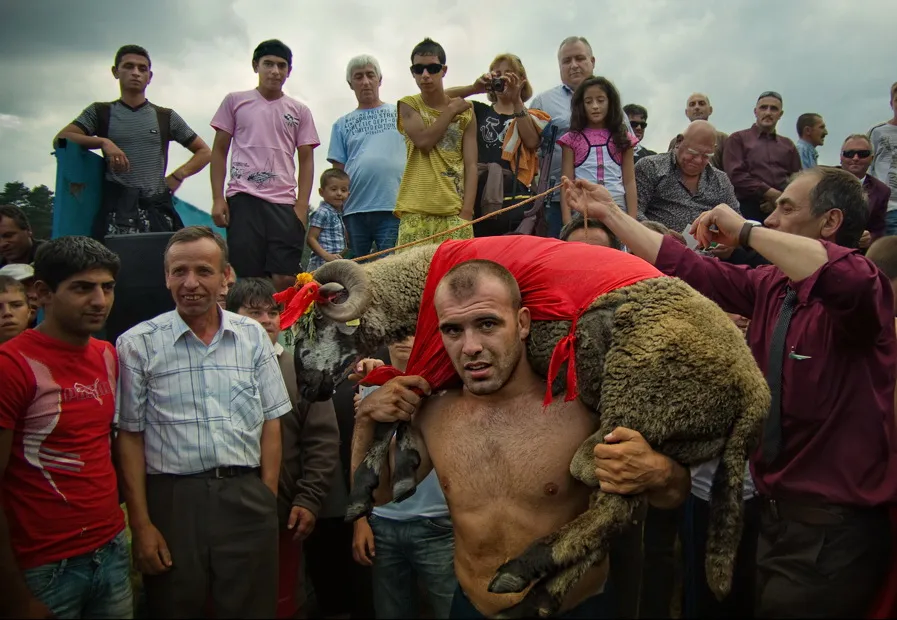 헬스장 구석탱이에 있던 물건 (불가리안백)_1.webp