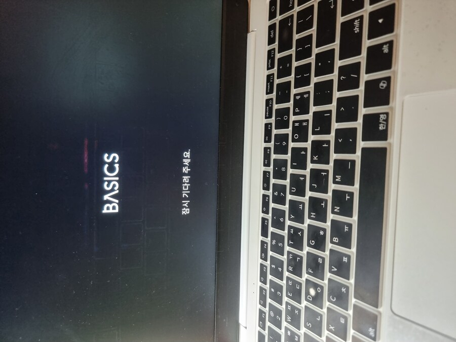 노트북) 잠시 기다려주세요라니_1.jpg