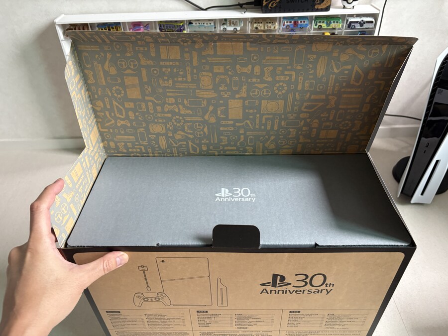 플레이스테이션 30주년 콘솔 언박싱_7.jpg