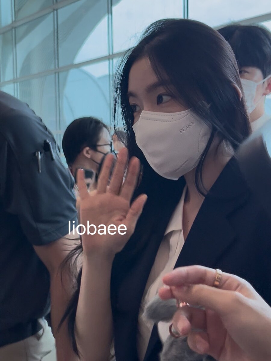 레드벨벳) 아이린 공항룩_5.jpg