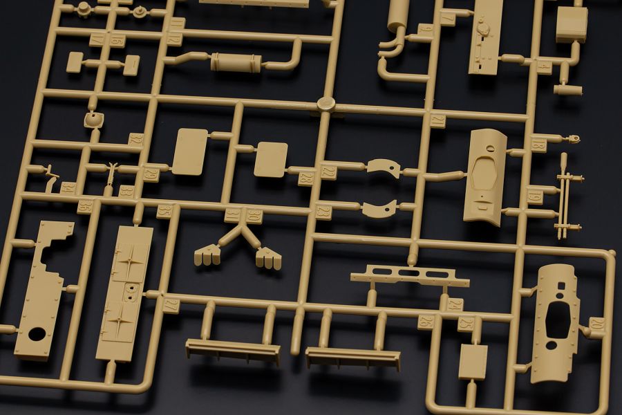 [아카데미 과학] 1/35 독일 3호전차 N형 아프리카 군단 런너 사진_19.png