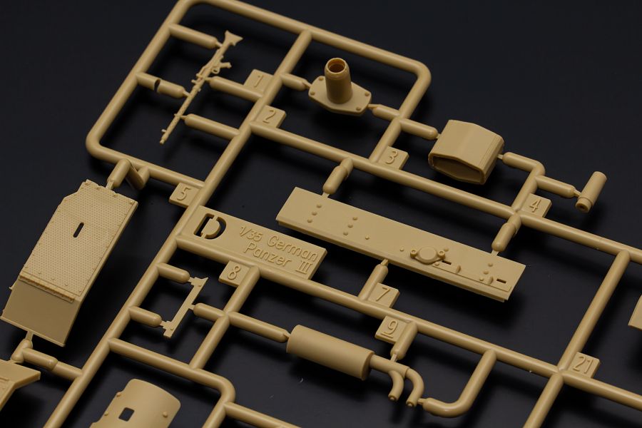 [아카데미 과학] 1/35 독일 3호전차 N형 아프리카 군단 런너 사진_20.png