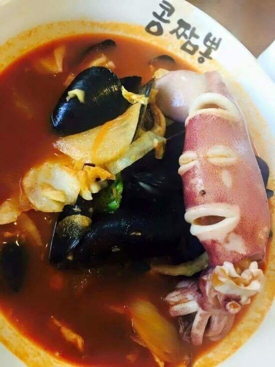 국물이 마치 거울 처럼 맑은 짬뽕