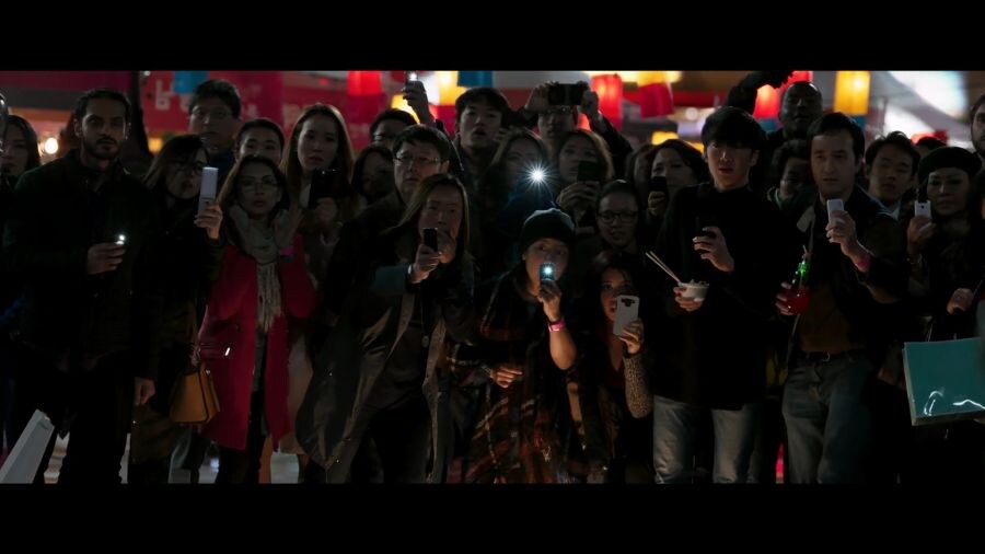 [MCU] 아니 한국 사람들이 왜 이때 도망 안가고 사진 찍기에 바쁜거죠?.JPG_6.jpg